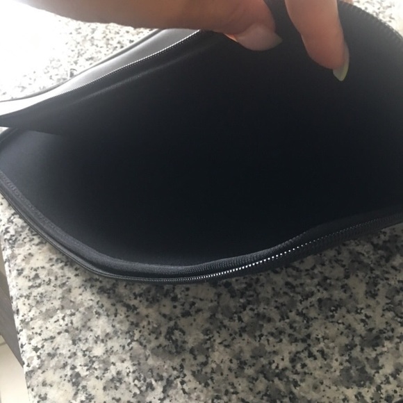 Lap top sleeve 💥⚡️4 for$25💥⚡️ - Picture 4 of 5